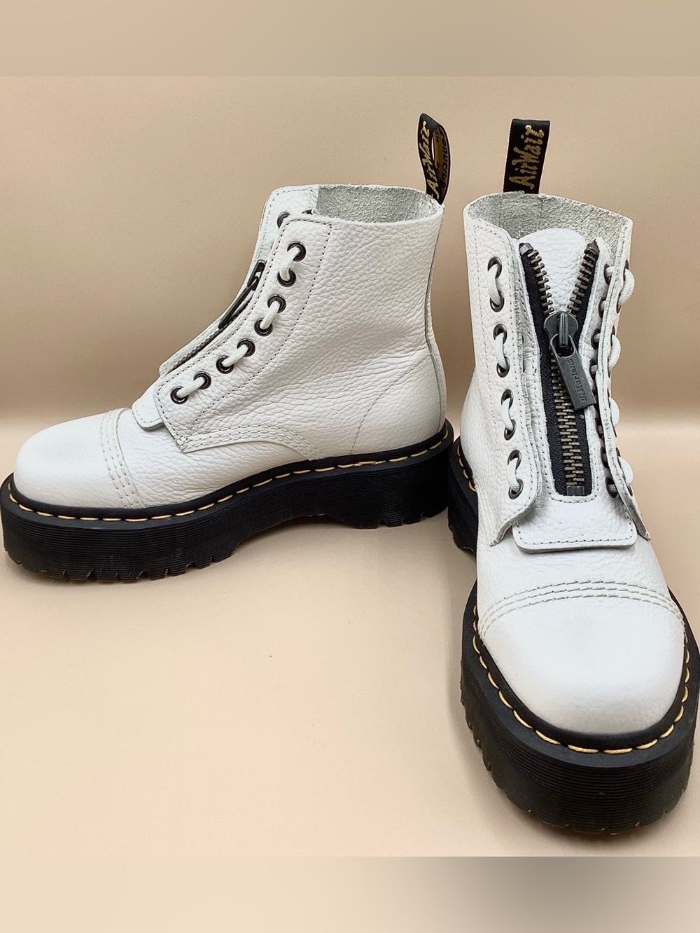 Like New Dr. Martens White Leather Sinclair Platform Lace-Up Boots Size 8 - Picture 4 of 11